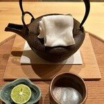 日本料理 新茶家 - 南部鉄瓶蒸し