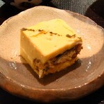 佳肴 三佐和 - だし玉うなぎ。メニュー表に『有馬山椒で炊き上げた豊満なうなぎを、自慢の出汁で合せた卵で包みました。』との説明書き。