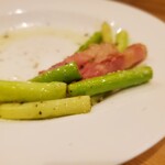 カジュアルフレンチBar 7FUKU - 福岡県産アスパラガスとベーコン