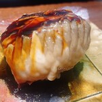 登喜和鮨 - 穴子の握り。創業70年のツメでいただきました。塩かツメか選べます。