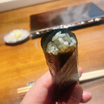 登喜和鮨 - サザエと落花生の手巻き寿司。サザエの旨み、食感、落花生の香ばしさが良かったです。