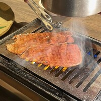 うしごろ 貫 五反田店 - クラシタのすき焼き（極上）とザブトンのすき焼きは焼いてくださります。