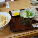 公楽 - 親子丼３５０円と、ざるそば５００円