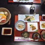 旅館・かじか荘 - 夕食（はじめに並んだ料理）