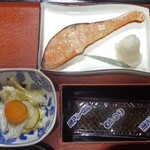 旅館・かじか荘 - 朝食（焼きサケ 他）