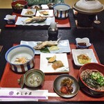 旅館・かじか荘 - 夕食（はじめに並んだ料理）