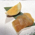 旅館・かじか荘 - 夕食（鶏ササミと卵の燻製）