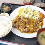 食堂 愛津屋 - 特大豚ステーキライス（1,800円）。