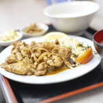 食堂 愛津屋 - 豚生姜焼きライス（1,300円）。