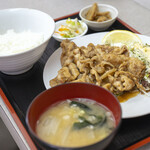 食堂 愛津屋 - 豚生姜焼きライス（1,300円）。