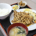 食堂 愛津屋 - 豚生姜焼きライス（1,300円）。