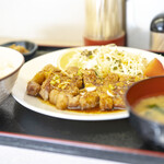 食堂 愛津屋 - 特大豚ステーキライス（1,800円）。
