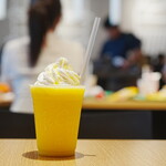 マクドナルド - ドリンク写真:ゴールデンパインフラッペ (¥390)