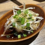 おでんと焼き鳥 匠 - ごま油香るニラやっこ