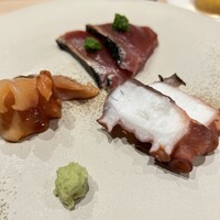 鮨 加 - 気仙沼カツオの炙り
                      宮城　赤貝
                      さじまのタコ