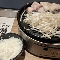 十勝ハーブ牛焼肉 MONMOM - 