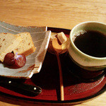 コーヒー 400円、パウンドケーキ 500円