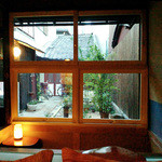 まつは - 奥には中庭が見えます