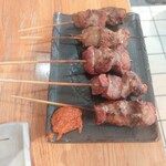 大鶴見食堂 - 豚タン串うまいのでおかわり