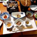 お宿 お食事処 鱗晃荘 - 真ん中