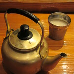 魚虎 - マッコリ微炭酸 やかん1650円