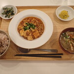 トーコーキッチン - 四川風麻婆豆腐 副菜二品、豚汁、ご飯