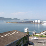 蒼 - 窓から海が見えます