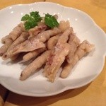 上海厨房 味楽 - 鶏の足(プリプリして美味しい)。爪の部分は日本人向けに切り落としてある。靭帯と腱が甦る。