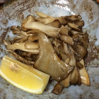 Iki - まいたけソテーも気取らない感じ。食べて、飲んで、大将の笑顔に癒されるお店でした。ご馳走さまでした(*^^*)