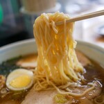 大勝軒 - 麺リフトアップ