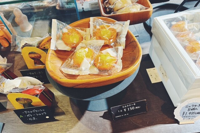 パティスリーフラワー✿ 27500→8500円 パティスリーフラワー (@flour_south_osaka) · Habikino-shi, Osaka