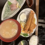 おさかな横丁 - ミックスフライも大きなエビフライと白身フライのセット