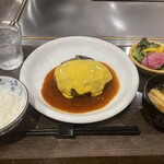 ステーキハウス 牛の松阪 - 今月も来ました牛の松阪さんです！焼き加減は是非レア指定で！ほんと旨いハンバーグです！