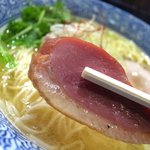 麺や而今 - 鴨のくんせい美味いやん♫
