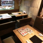 神戸牛焼肉 肉兵衛 HALAL WAGYU - お肉を見ながら食べれて、半個室としてもご利用可能。（８～１３名様まで