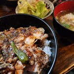 266285811 - もも肉味噌照りお重