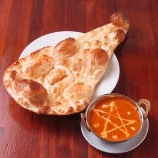 自慢のインド＆ネパールカレーと相性抜群な窯焼き「ナン」◎