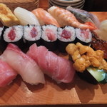 Tsukiji Hamashigezushi - お昼の握り寿司セットでした。2013-08-30訪問。