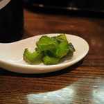 光来 - きゅーちゃんをレンゲに取ってビールのつまみに