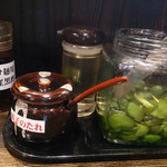 光来 - 卓上の調味料など（きゅーちゃんはとり放題）