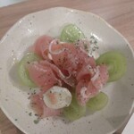 岩瀬蒸店 - シャインマスカットのカプレーゼ