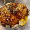 お好み焼き一絆 - 肉玉そば(税込900円)
・袋入り蒸し中太麺(升萬食品)
・ミツワソース
・焼き方:ヘラで押さえない
・焼き上がりの形:円形の焼き上がり
・鉄板で食べるのがスタンダード 