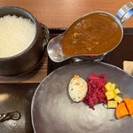 一体感 - 和牛ビーフカレー・ご飯大盛・ルー大盛 2,450円