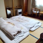 若松屋 村井六助 - 泊まったお部屋。布団は予め敷いてあります