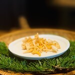 レストラン ウオゼン - ③【冷前菜】
      トキイロラッパ茸お披露目