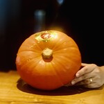 レストラン ウオゼン - ⑥【温前菜-3】
      魚沼産あかもん南瓜お披露目