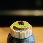 レストラン ウオゼン - ①【アミューズ4種】　　　　　　　　　　　　　　　　　　　　　　　・猪リエットのタルト、セロリのパウダーとマタタビのピクルスのせ