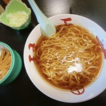 中華そば処 琴平荘 - 掛け中華そばにネギとメンマをプラス