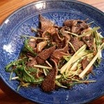 居酒屋 兀突骨 - センマイをエスニック風に炒めたもの　歯ごたえ良し！
