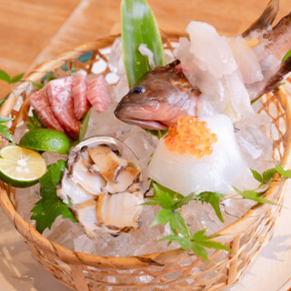 生け簀から出したばかりの新鮮なお魚は刺身で味わうのがおすすめ